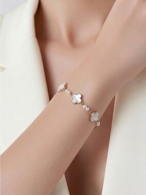 Gold Pearl & White Mother-of-Pearl Clover Bracelet